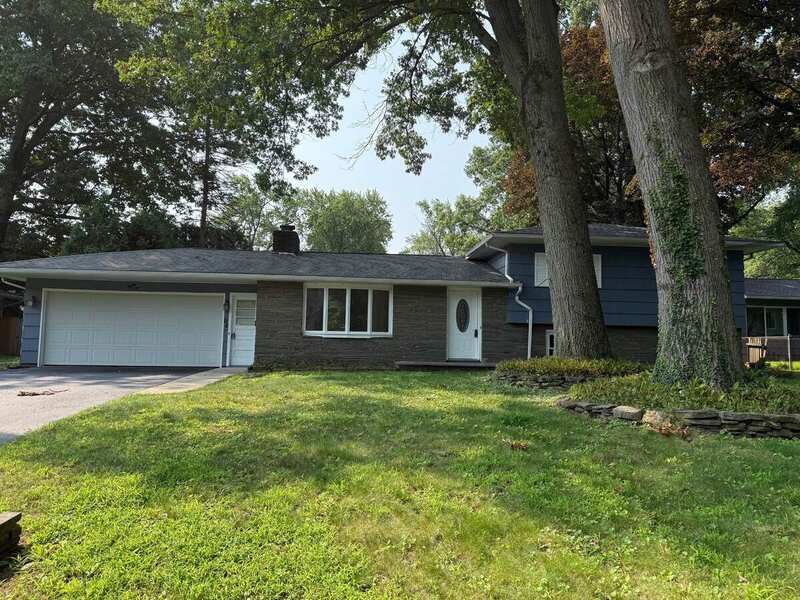 84 Eastwood / house