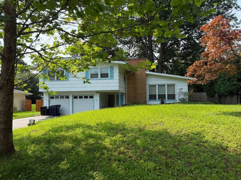 96 Eastwood / house